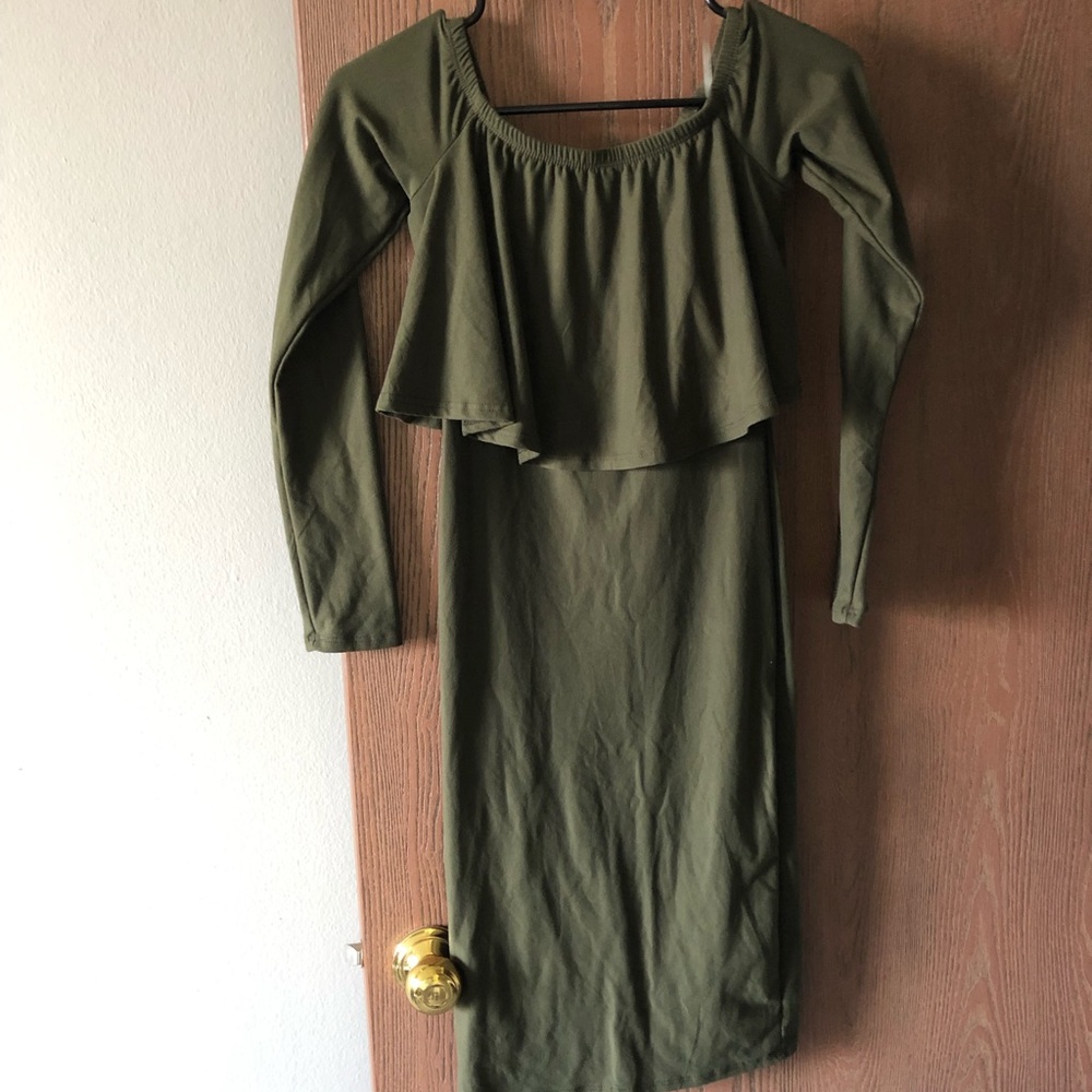 Off shoulder olive green fitted dress!